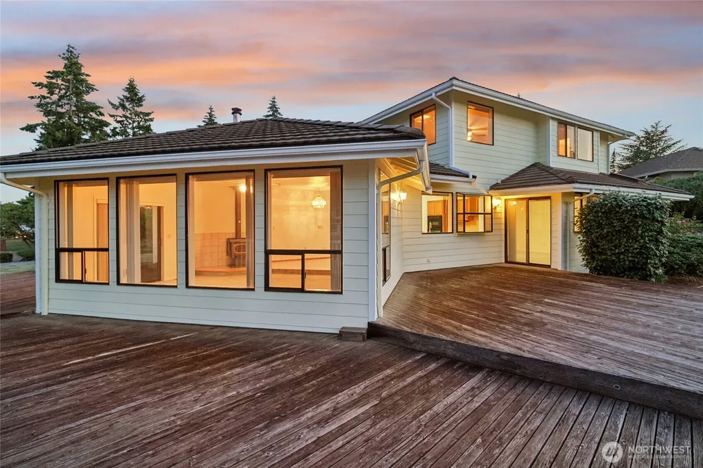 20015 Island Parkway E Lake Tapps WA 98391
