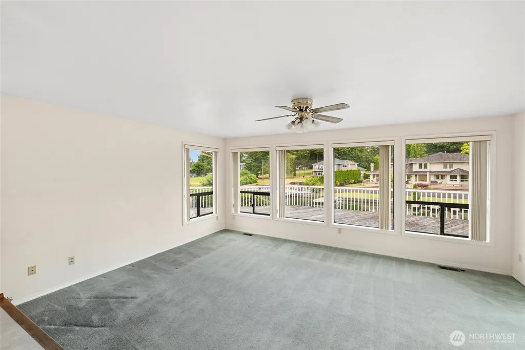 20015 Island Parkway E Lake Tapps WA 98391