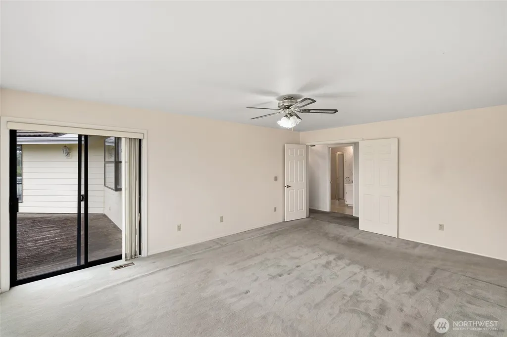 20015 Island Parkway E Lake Tapps WA 98391