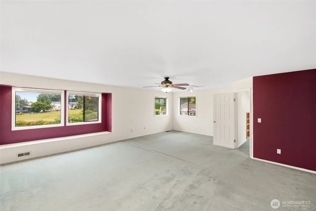 20015 Island Parkway E Lake Tapps WA 98391