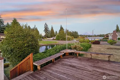 20015 Island Parkway E Lake Tapps WA 98391