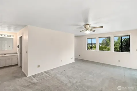 20015 Island Parkway E Lake Tapps WA 98391