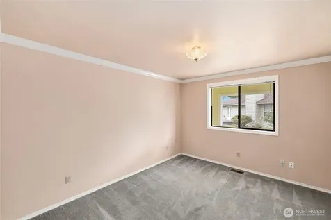 20015 Island Parkway E Lake Tapps WA 98391