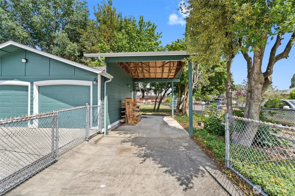405 W 4th Street Centralia WA 98531