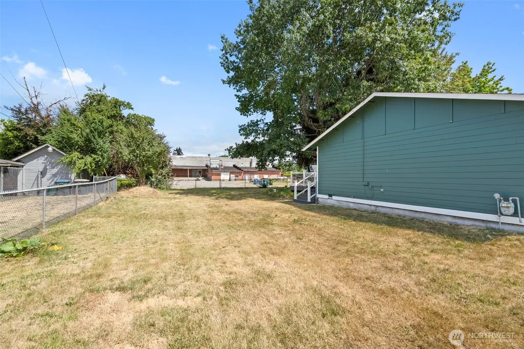405 W 4th Street Centralia WA 98531