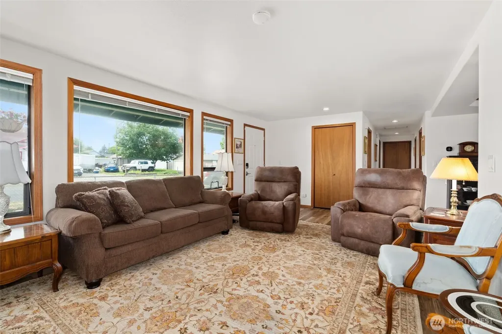 405 W 4th Street Centralia WA 98531