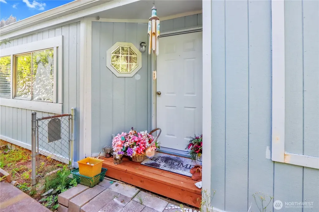 1298 NE Steele Creek Drive Bremerton WA 98311