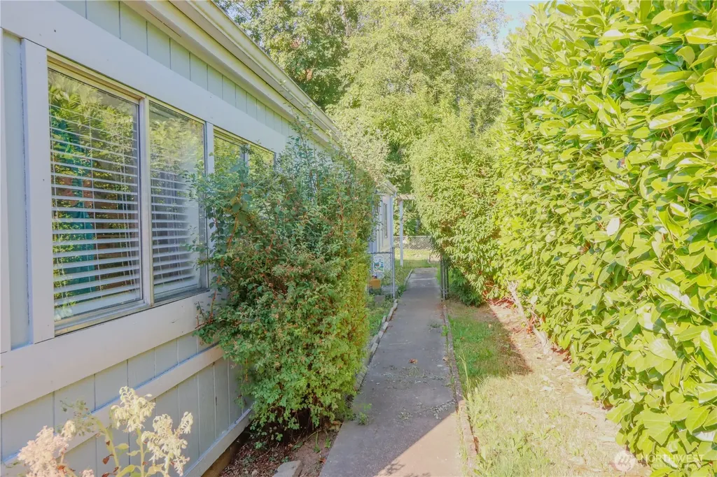 1298 NE Steele Creek Drive Bremerton WA 98311