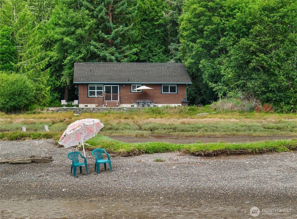 730 E North Bay Road Allyn WA 98524