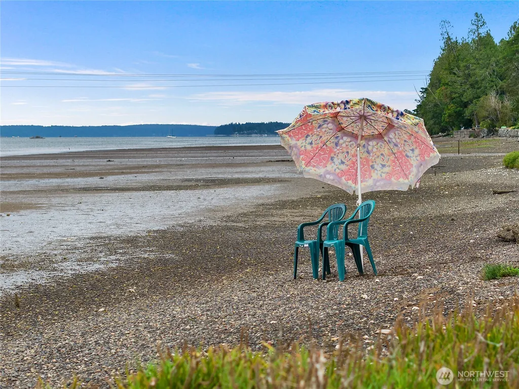 730 E North Bay Road Allyn WA 98524