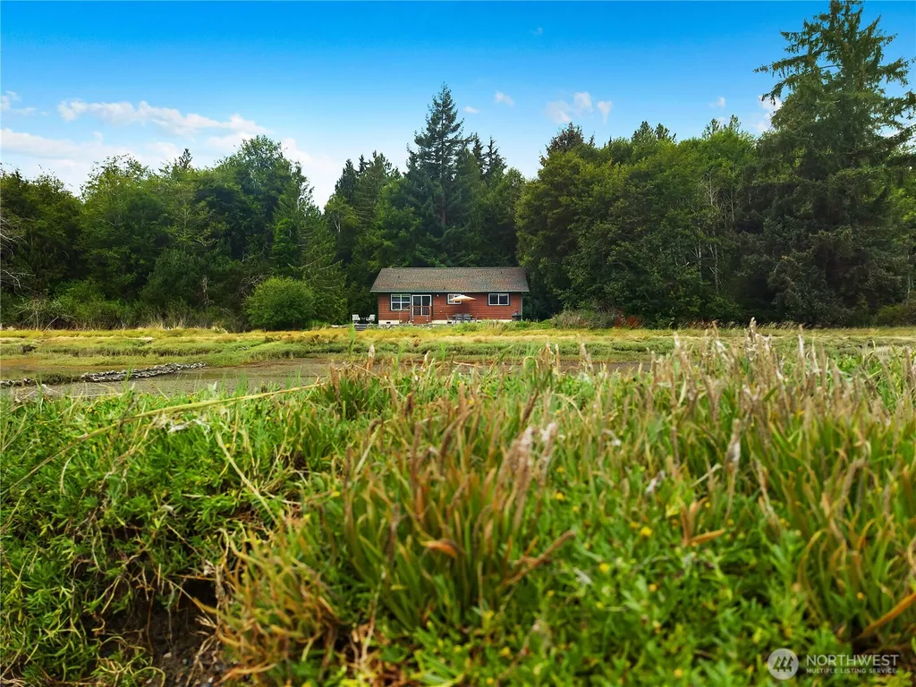730 E North Bay Road Allyn WA 98524
