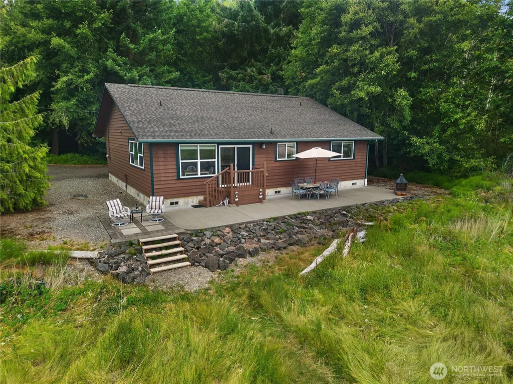 730 E North Bay Road Allyn WA 98524