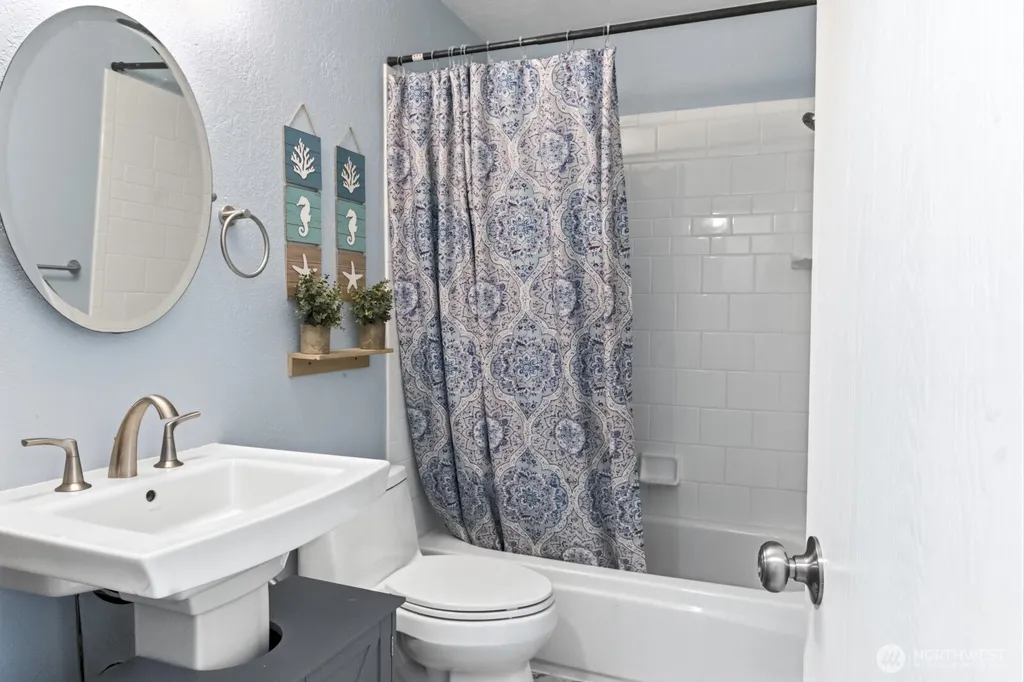 8442 26th Avenue SW Seattle WA 98106