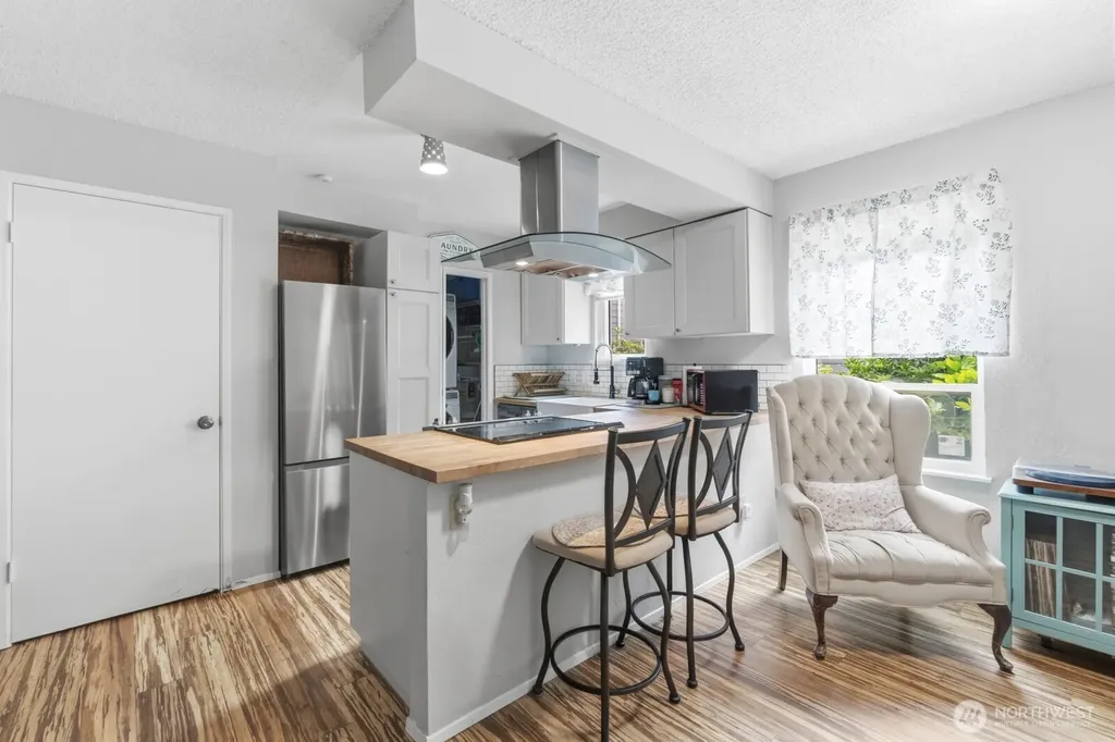 8442 26th Avenue SW Seattle WA 98106