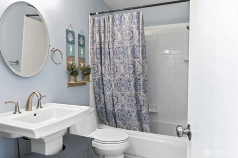 8442 26th Avenue SW Seattle WA 98106