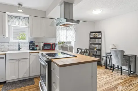 8442 26th Avenue SW Seattle WA 98106