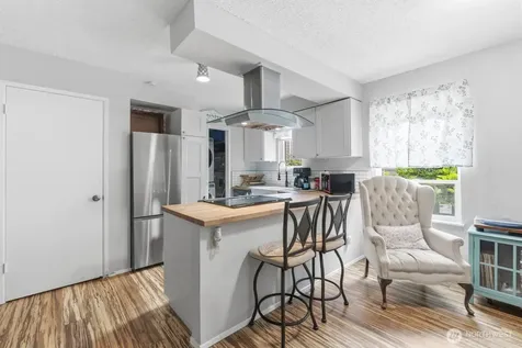 8442 26th Avenue SW Seattle WA 98106