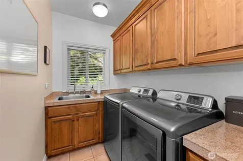 8607 Great Horned Owl Lane Blaine WA 98230