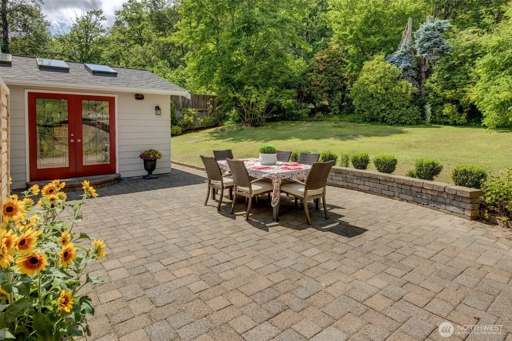 7616 SE 37th Place Mercer Island WA 98040