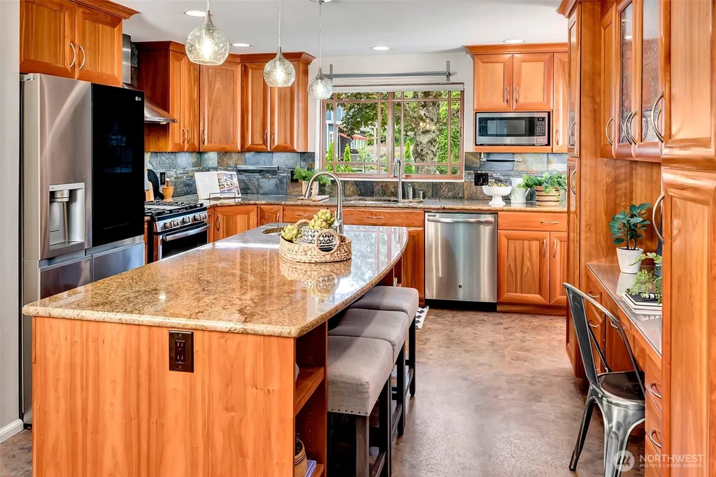 7616 SE 37th Place Mercer Island WA 98040