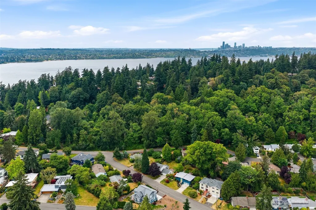 7616 SE 37th Place Mercer Island WA 98040