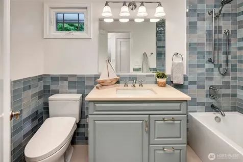 7616 SE 37th Place Mercer Island WA 98040