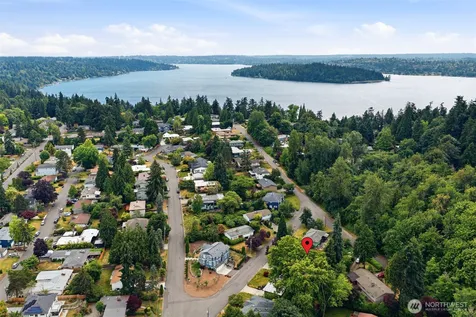7616 SE 37th Place Mercer Island WA 98040