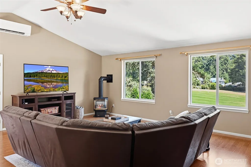 191 E Vine Maple Lane Union WA 98592