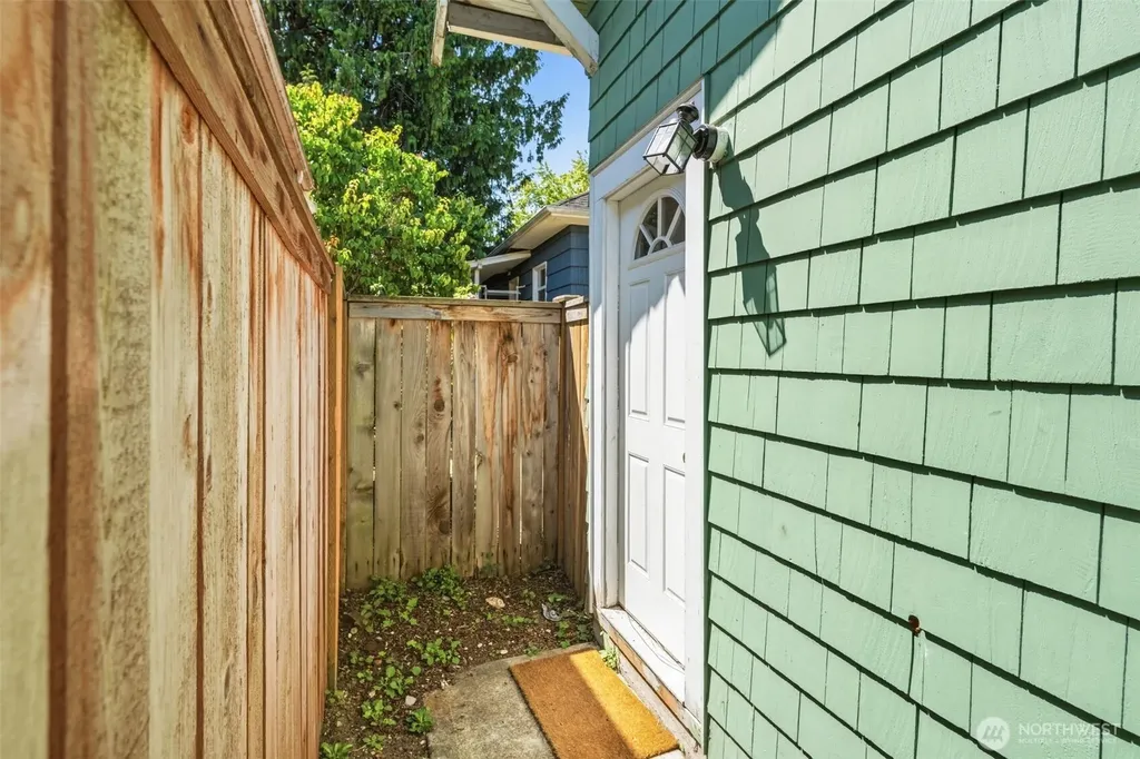 303 N 64th Street Seattle WA 98103