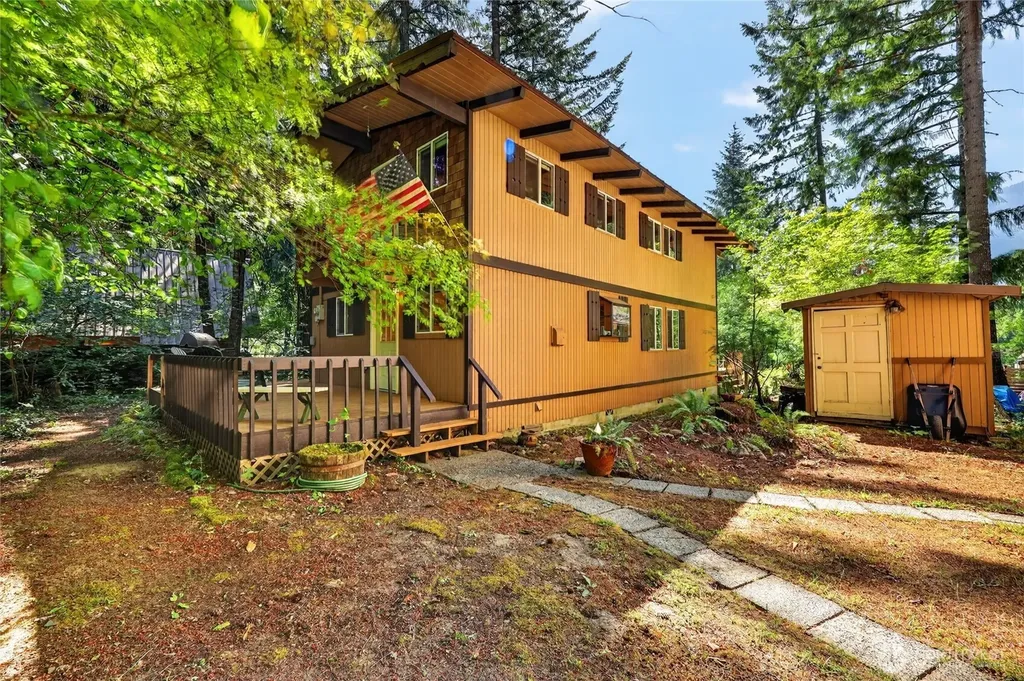 101 Cascade Drive Packwood WA 98361