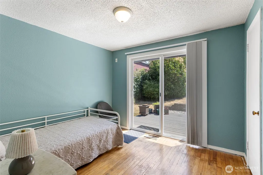 18042 10th Avenue NE Shoreline WA 98155