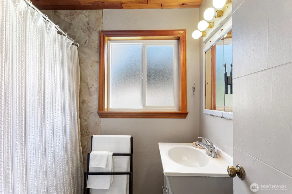 18042 10th Avenue NE Shoreline WA 98155