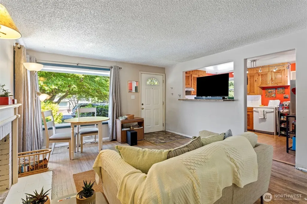 18042 10th Avenue NE Shoreline WA 98155