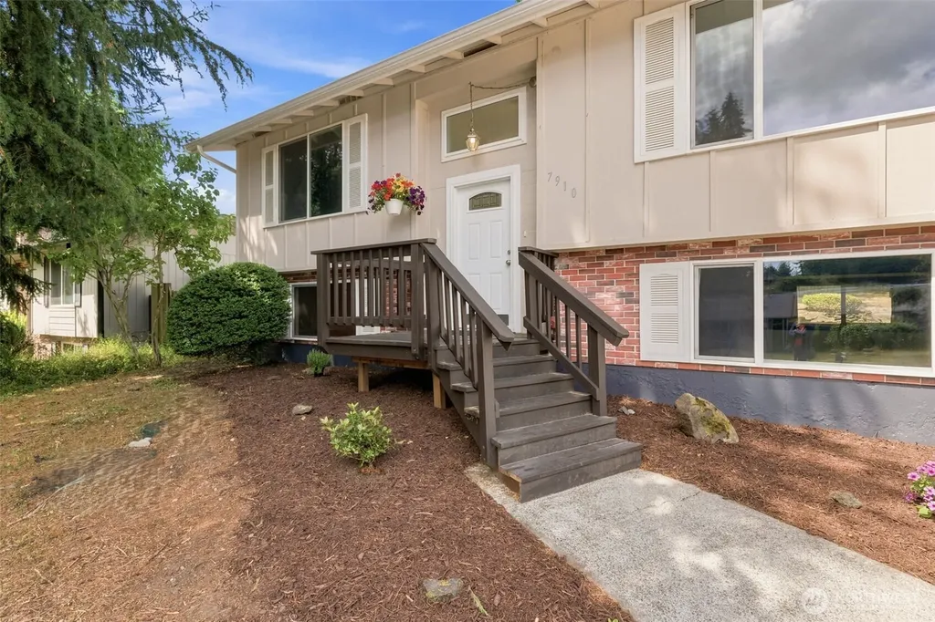 7910 Husky Way SE Lacey WA 98503