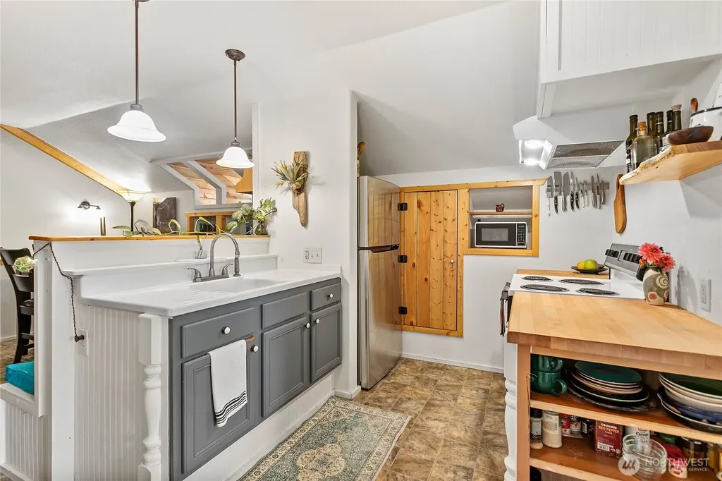 1204 Hughes Avenue Blaine WA 98230