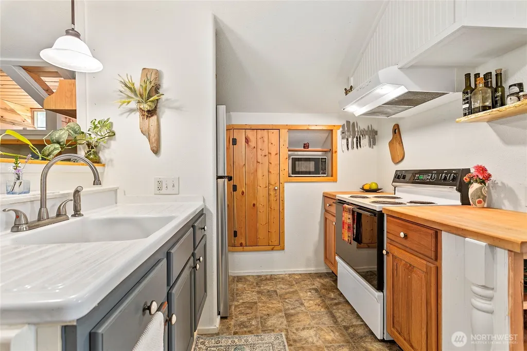 1204 Hughes Avenue Blaine WA 98230