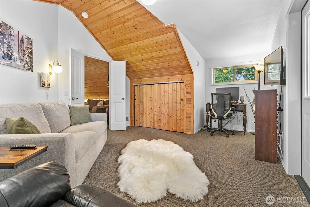 1204 Hughes Avenue Blaine WA 98230