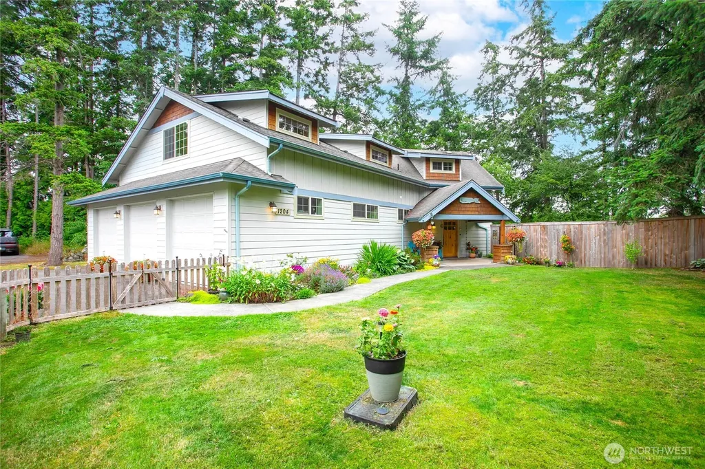 1204 Hughes Avenue Blaine WA 98230