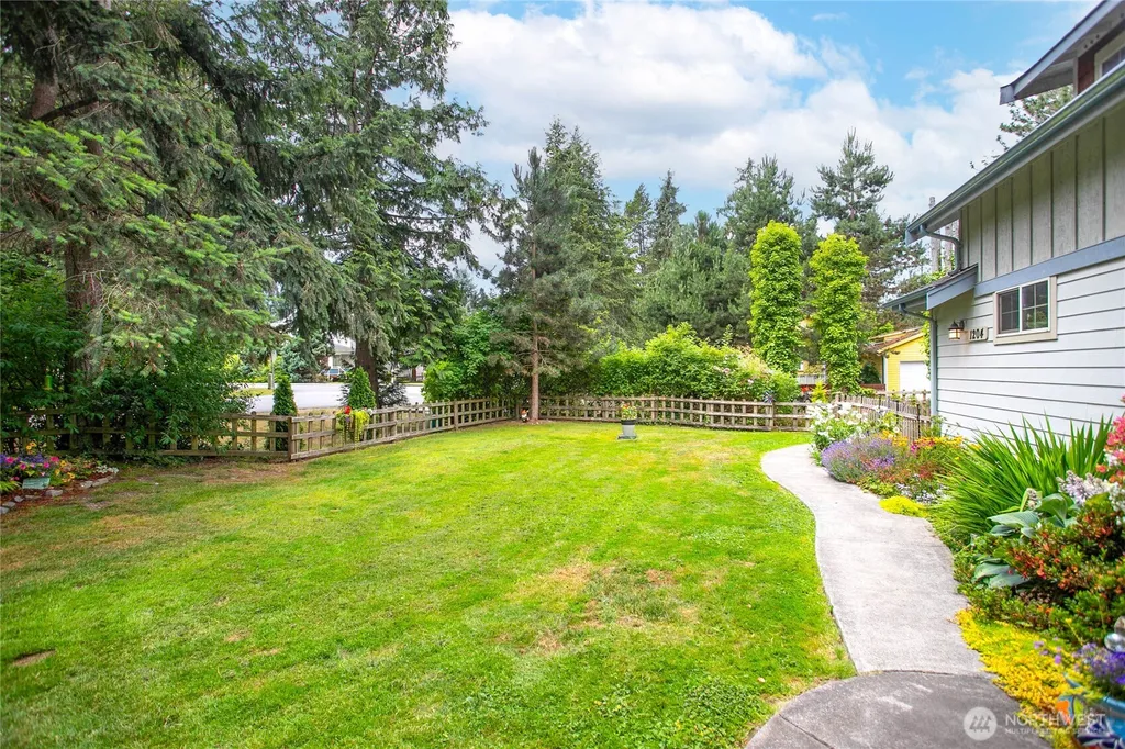 1204 Hughes Avenue Blaine WA 98230