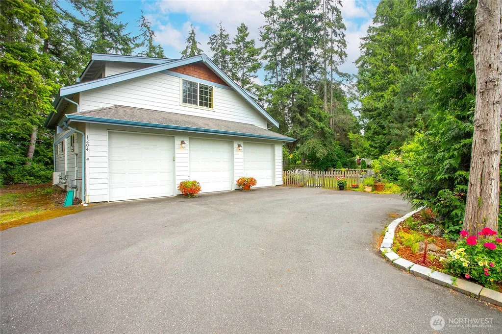 1204 Hughes Avenue Blaine WA 98230