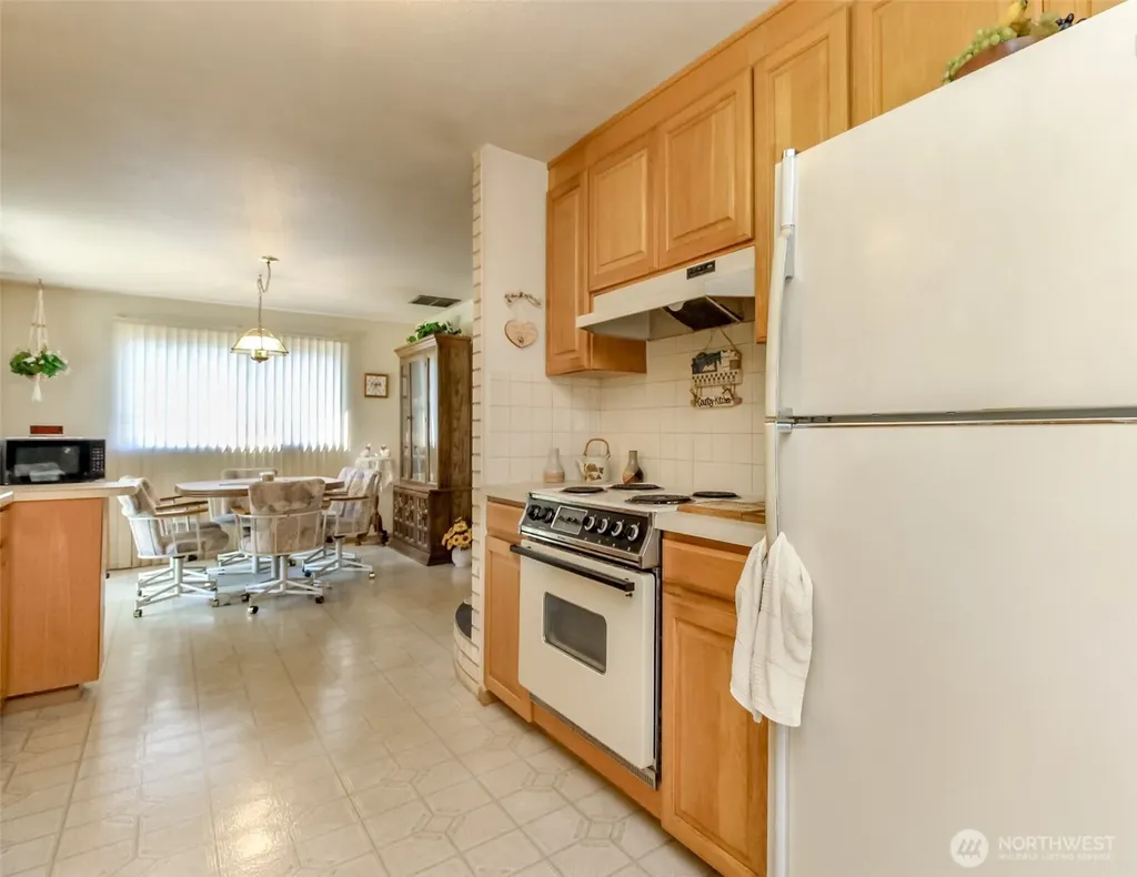 31244 9th Avenue S Federal Way WA 98003