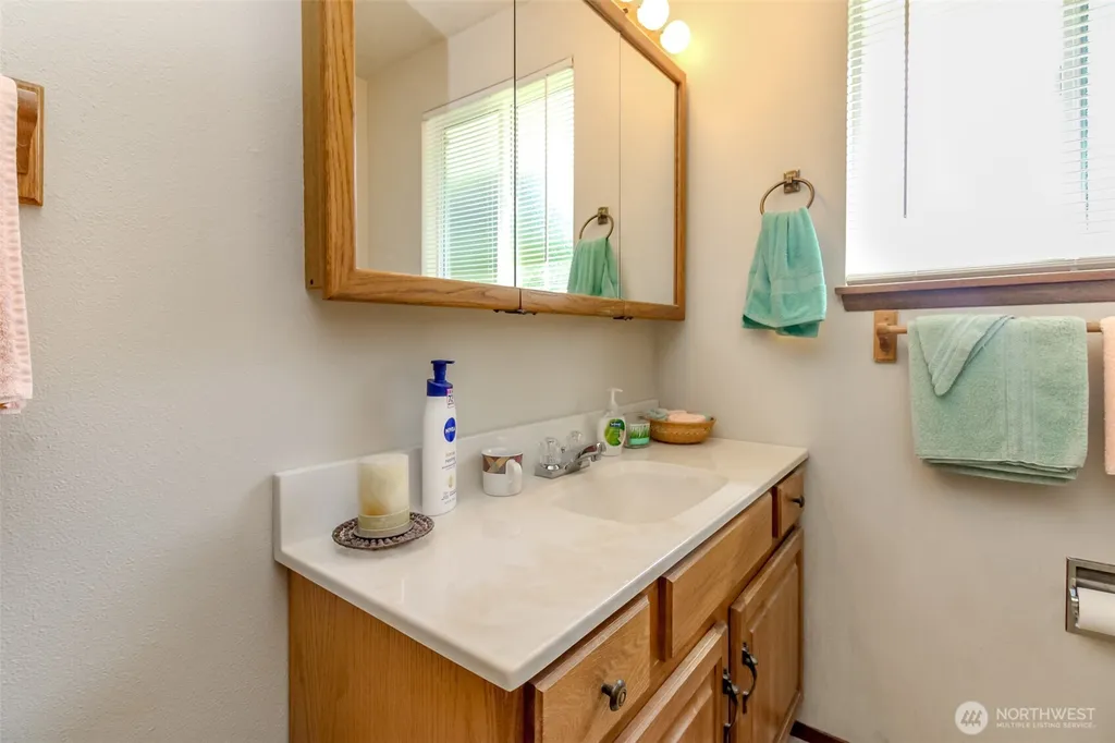 31244 9th Avenue S Federal Way WA 98003