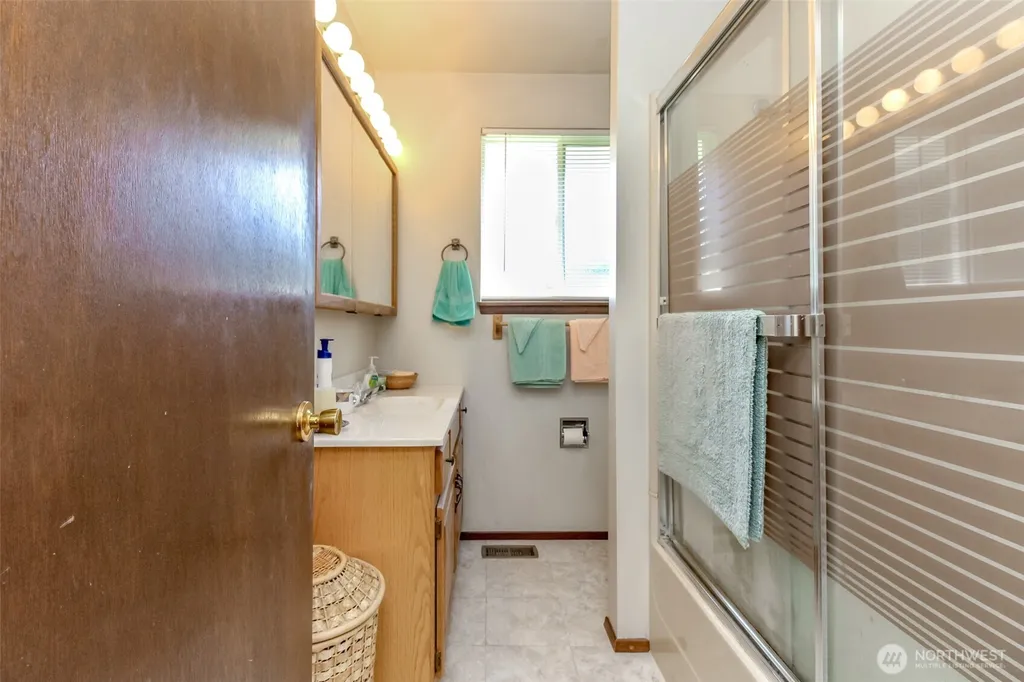 31244 9th Avenue S Federal Way WA 98003