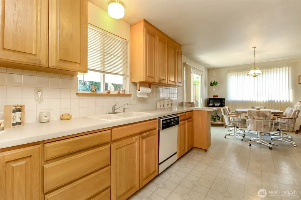 31244 9th Avenue S Federal Way WA 98003