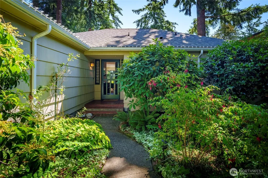 6626 57th Avenue NE Seattle WA 98115