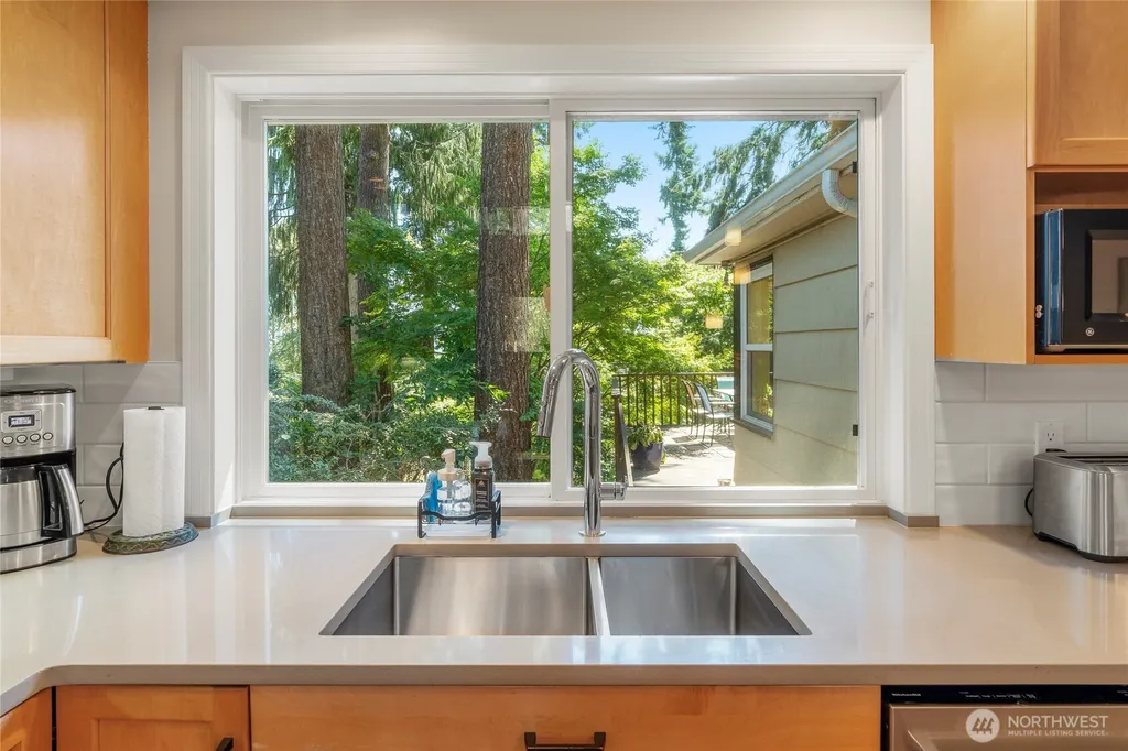 6626 57th Avenue NE Seattle WA 98115