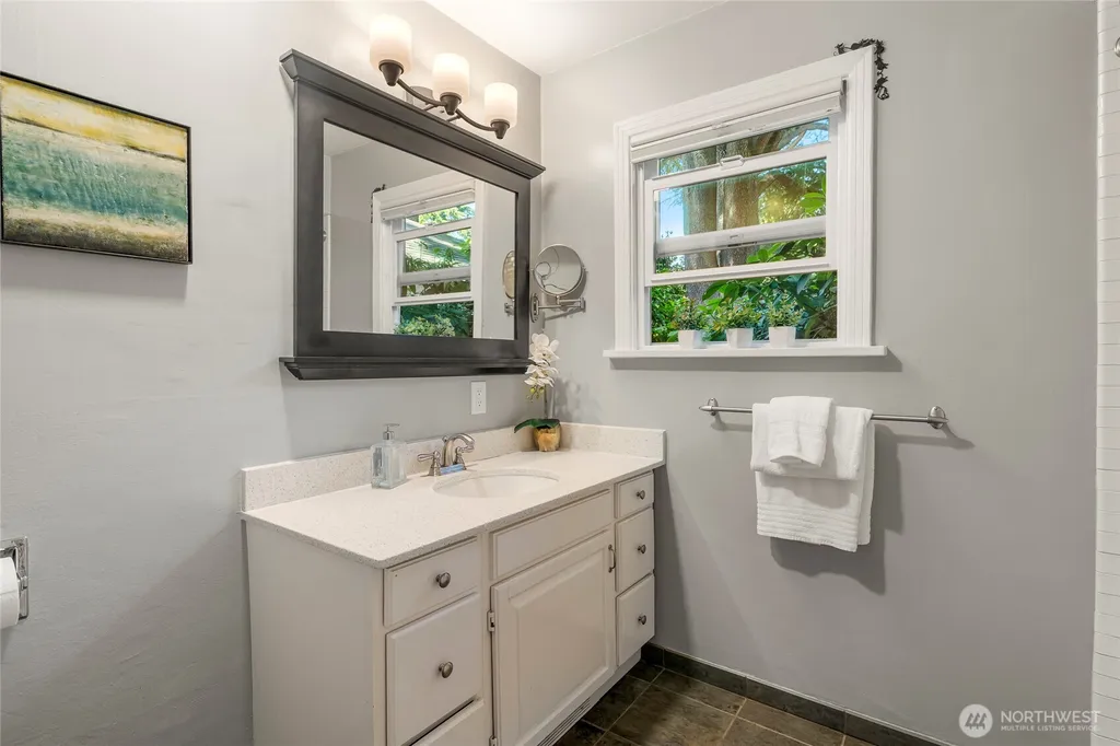 6626 57th Avenue NE Seattle WA 98115