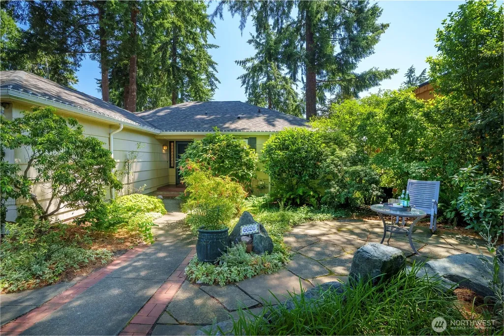 6626 57th Avenue NE Seattle WA 98115