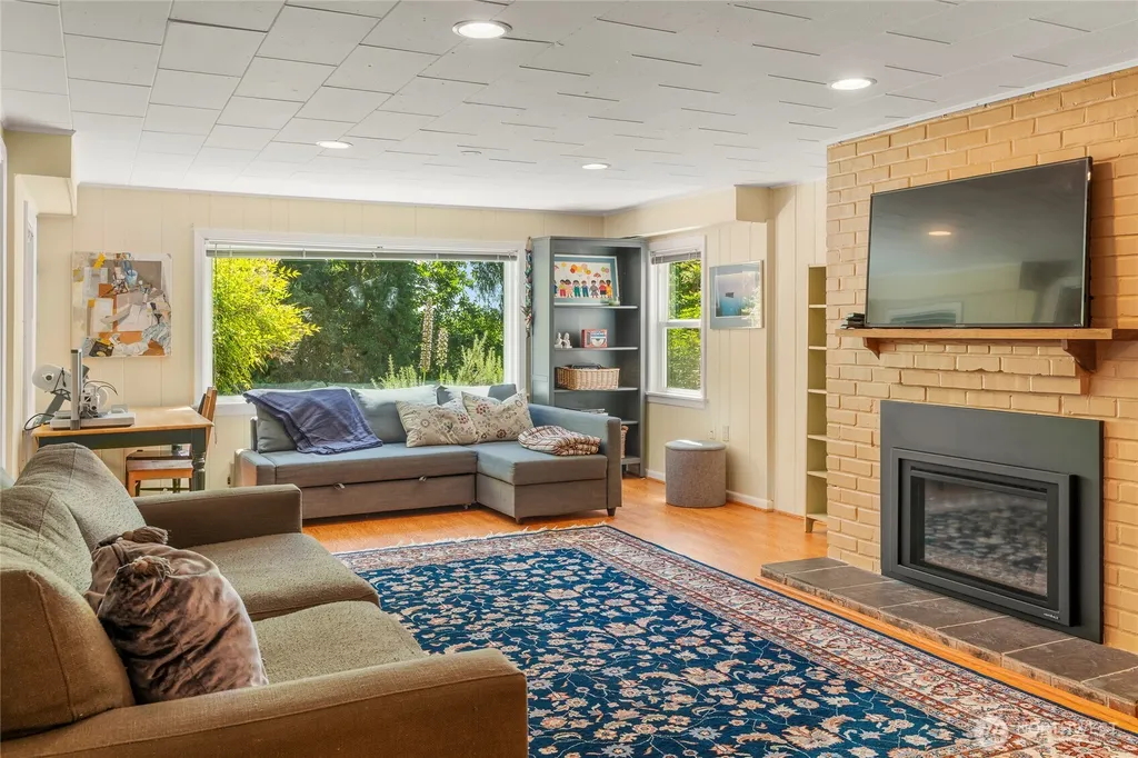 6626 57th Avenue NE Seattle WA 98115