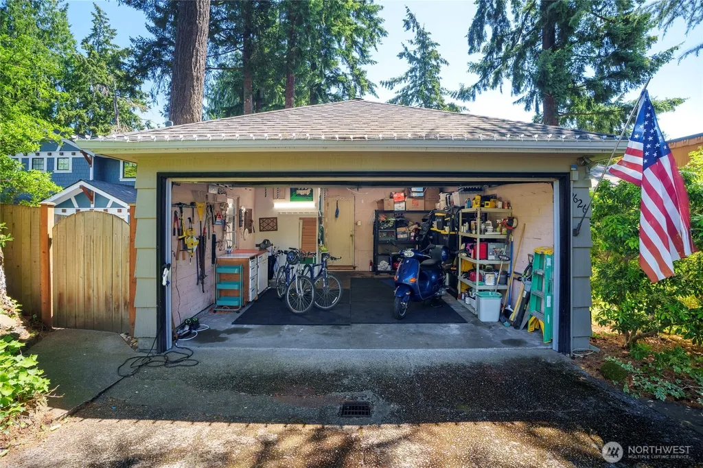 6626 57th Avenue NE Seattle WA 98115